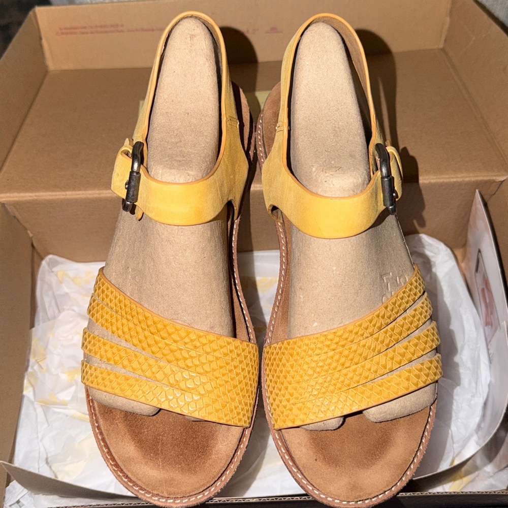 Sofft Yellow Leather Strappy Sandals - Picture 10 of 12